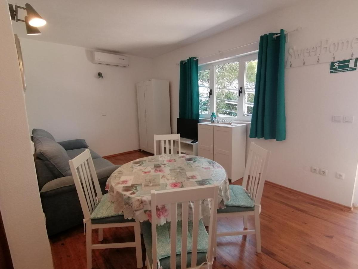 Apartmani Mares - 20 M From The Beach Brela Ngoại thất bức ảnh